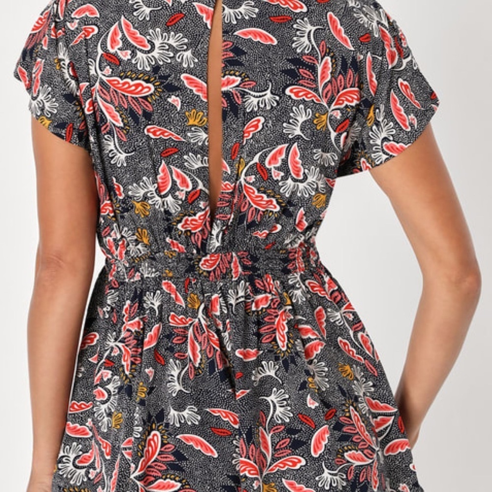 Lulu's Red and Navy Flowy Romper - Picture 3 of 9